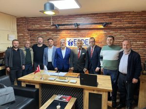 1 KONU 1 KONUK Dijital Çağda Usta ve Çıraklığın önemi plaket takdimimiz